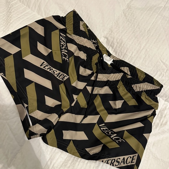 VERSACE MENS “LA GRECA” SWIM TRUNKS - Picture 5 of 7